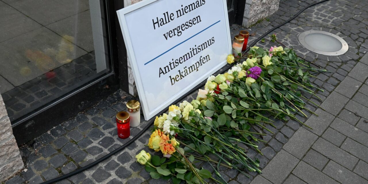 Gedenkkundgebung in Erinnerung an die Opfer des Anschlags in Halle vor 5 Jahren