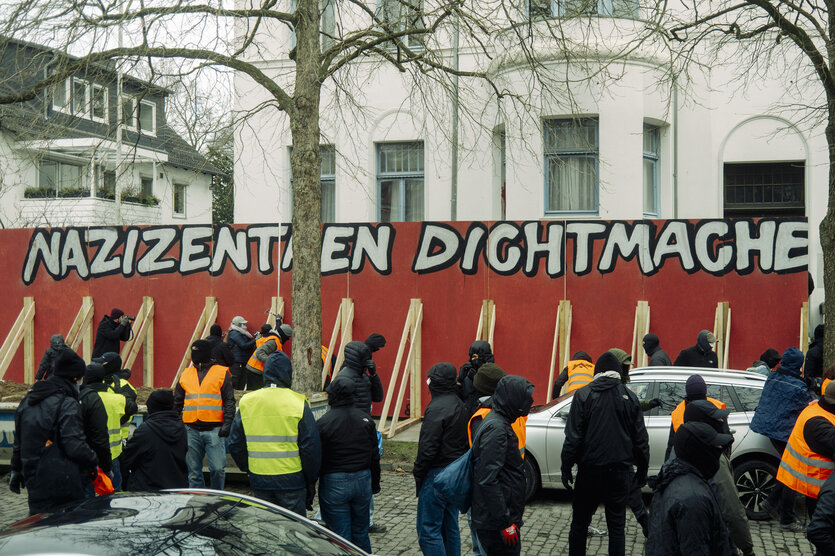 Nazidzentren dichtmachen – Burschenschaft in Hannover verbarrikadiert [Video]